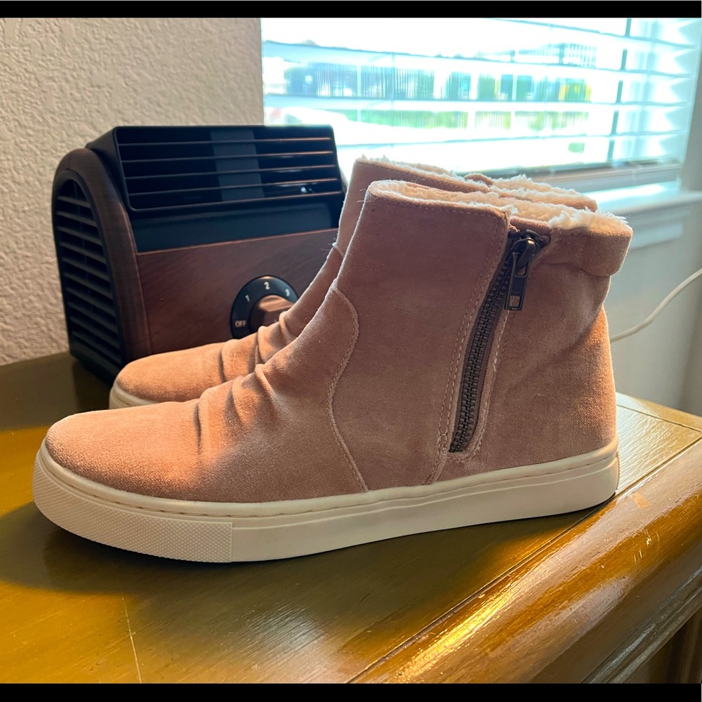 Billabong high top, Sherpa lined, brand new, size 7